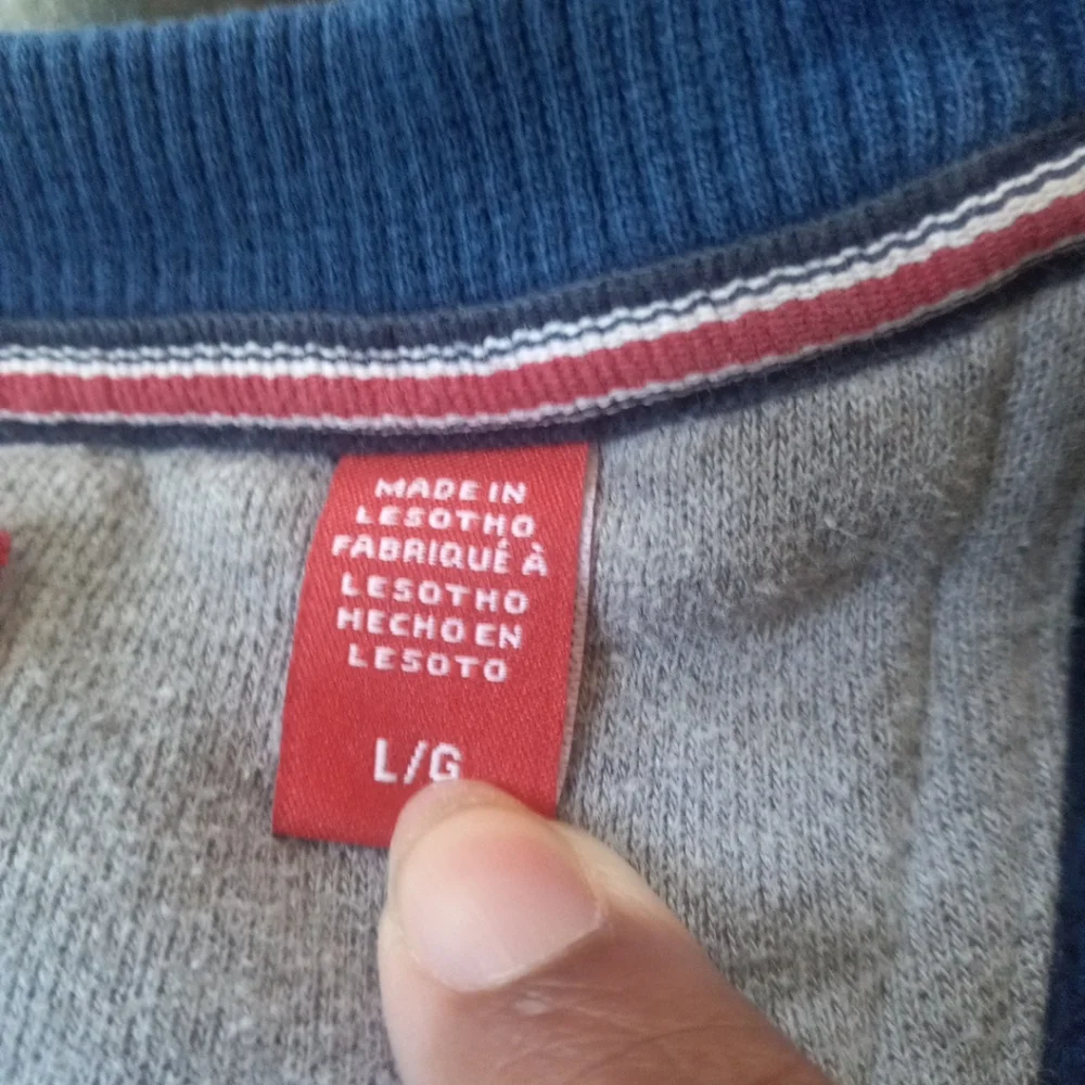 Izod Mens Sweater Size Large Color Blue Logo Casual Comfort Outdoors Cozy.